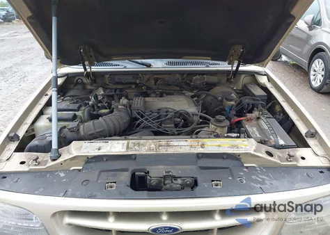 2000 Ford Explorer Xlt from USA, damaged, VIN 1FMZU83P1YZC35657